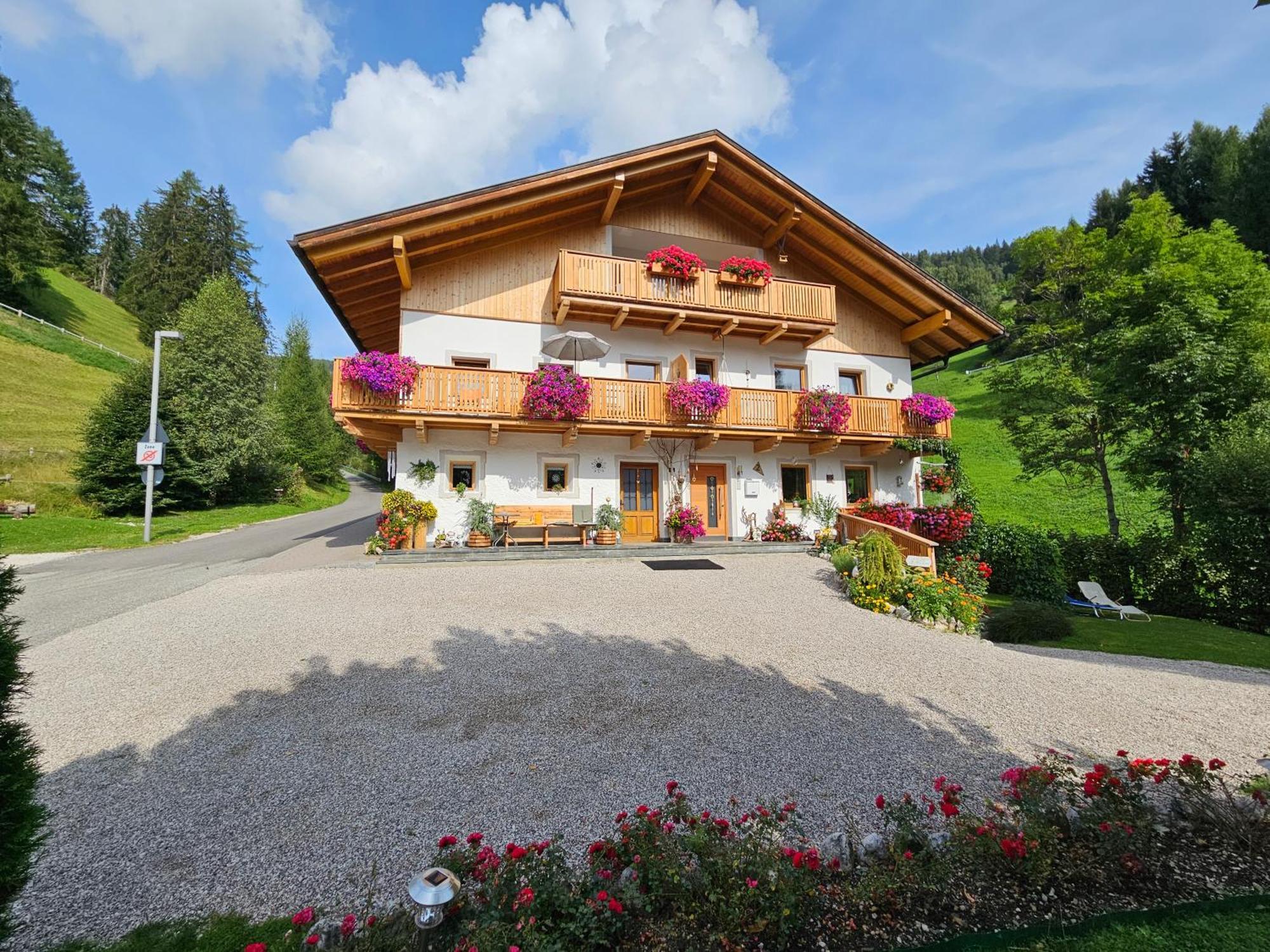 Apartement Schuster Lake Prags Braies エクステリア 写真